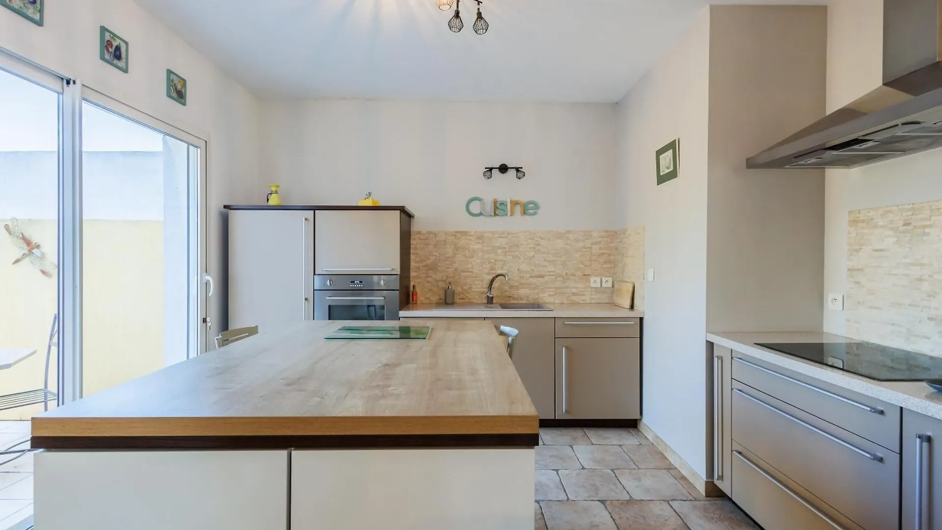 Lavande - Maison Climatisee Avec Grand Jardin Cabrieres-d'Avignon 0*,